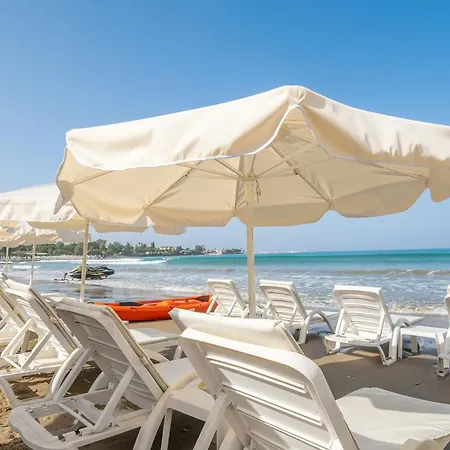 Отель Tropic Club & -