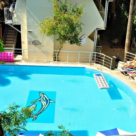 Tropic Club Hotell 3*