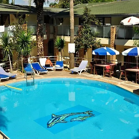 Tropic Club Hotell 3*
